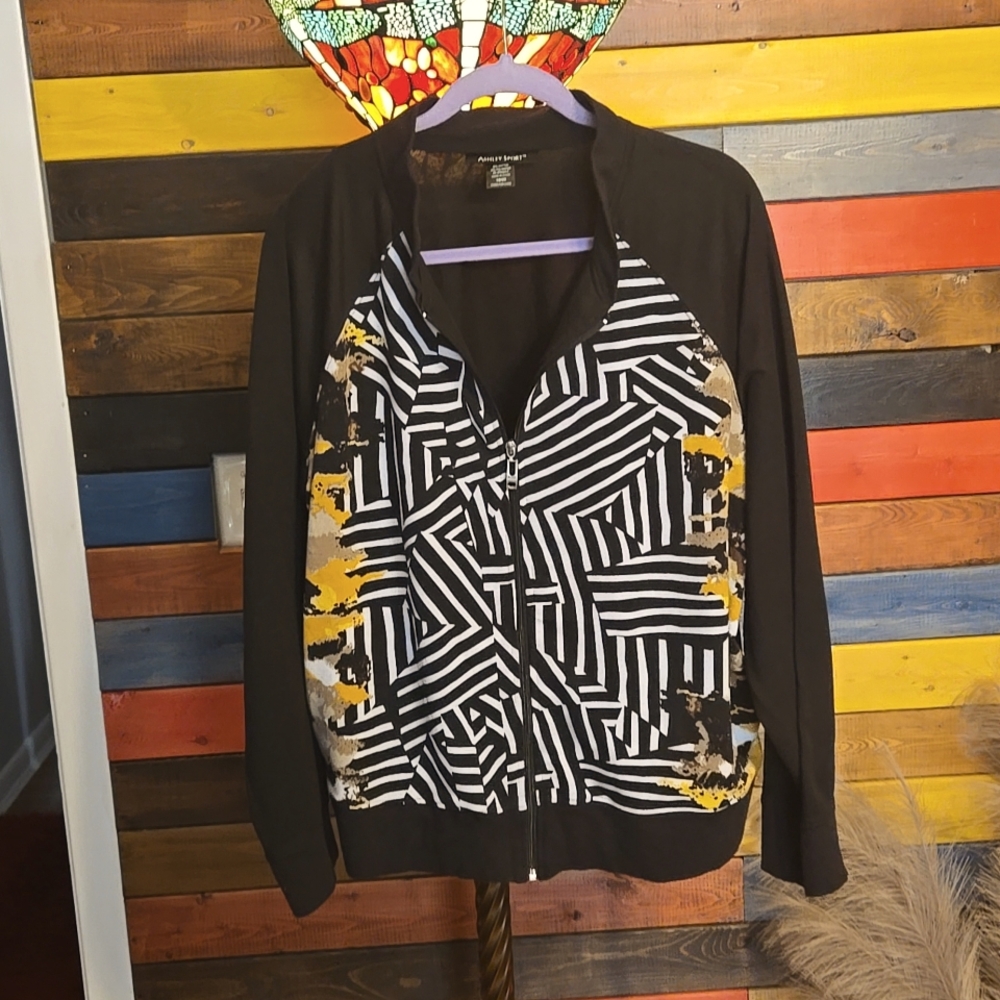 Women's Active Jacket.  🖤⭐️✨️SIZE18/20 ✨️⭐️ PRE LOVED